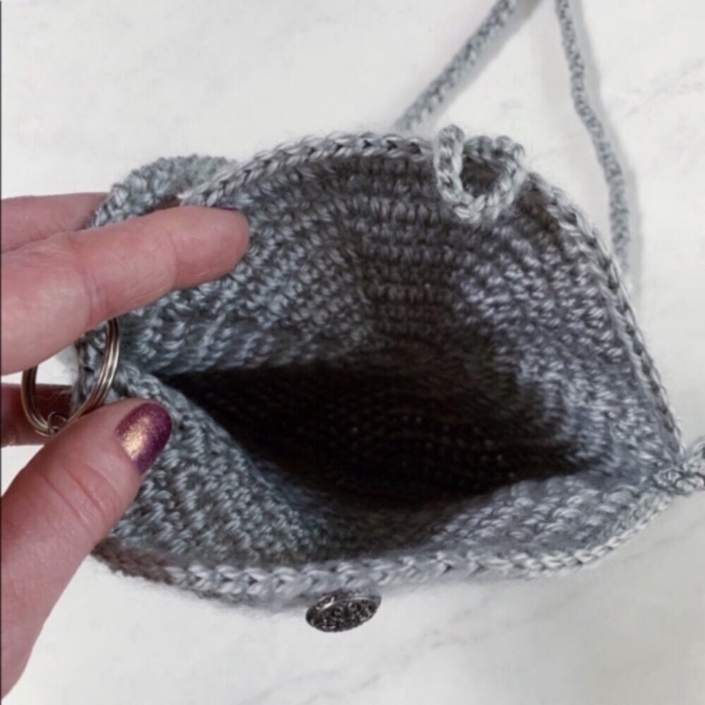 Cute Crocheted Small Silver Circle Crossbody Purse!✨ - Picture 6 of 8